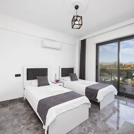 Grand Yasar 1 Vila *