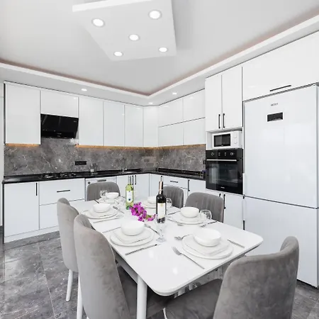 Grand Yasar 1 Vila Okcular
